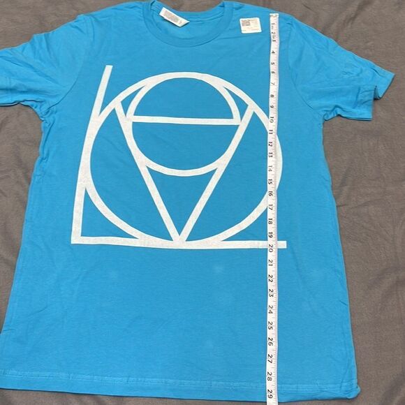 Men’s Blue Graphic Tee Size Large - Picture 6 of 6